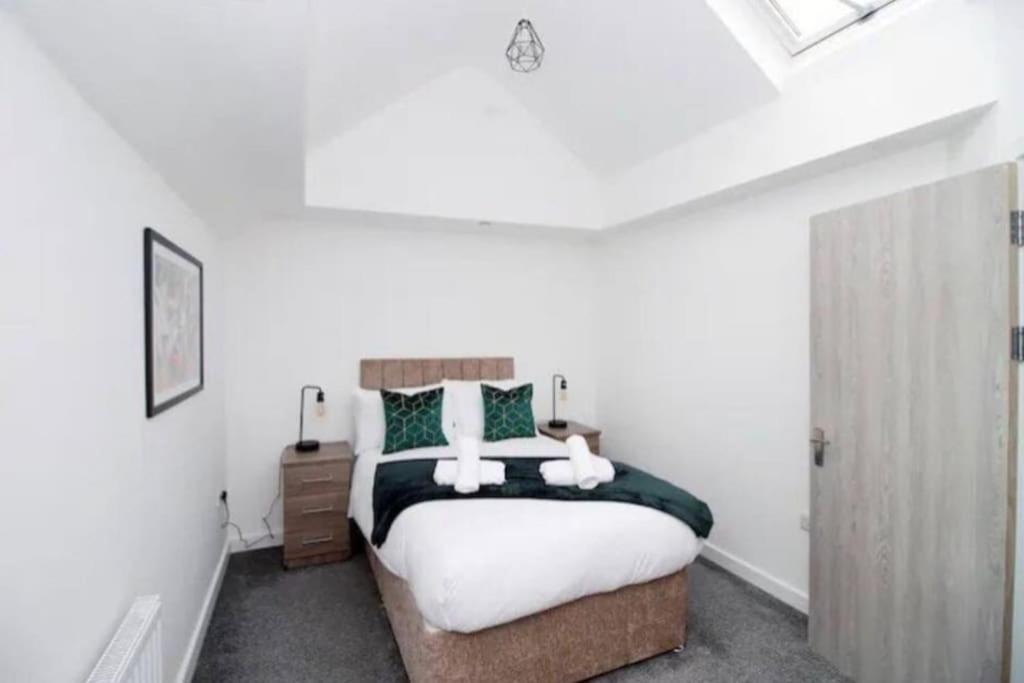 Luxury Redefined:Cardiff 1-Bed Apartment Bagian luar foto