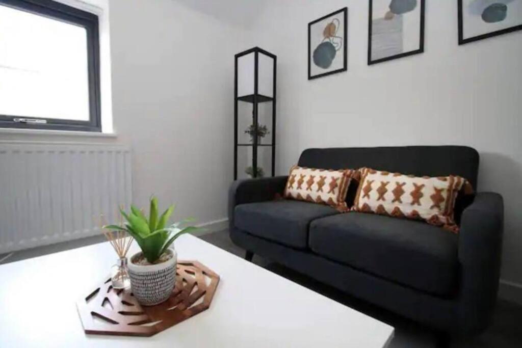 Luxury Redefined:Cardiff 1-Bed Apartment Bagian luar foto